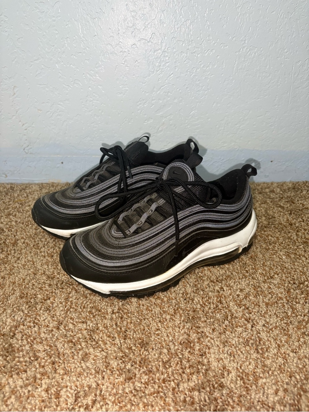 Nike Black Sneakers with White Size Tag